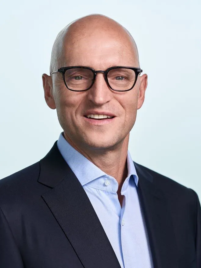Accenture Koen D Headshot Close up 660x880 rad 3x4