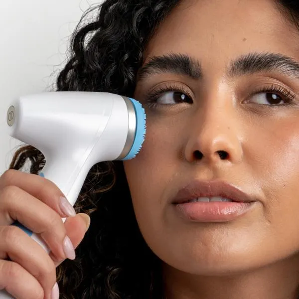 ageloc lumispa io smart face cleansing award winning device usage image