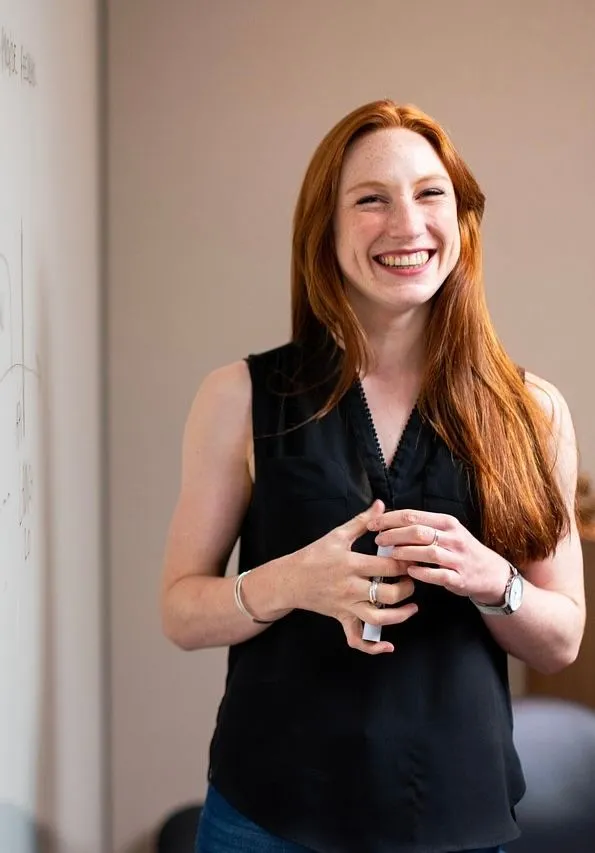 woman 4702060 1280 2